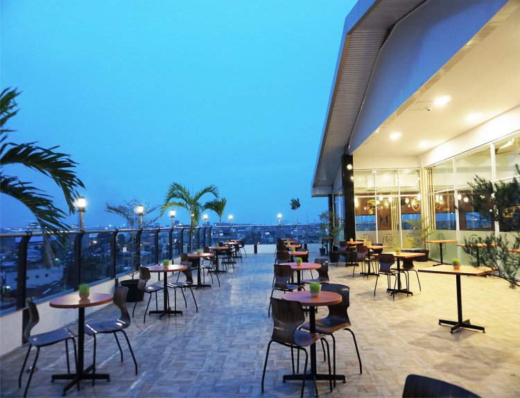 Sonaview Hotel Dumai, Hotel dengan Pemandangan yang Langsung Menghadap Laut dari Rooftop